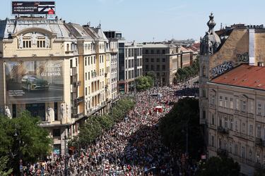 Multitudinaria manifestación en Budapest. El primer ministro de Hungría prohibió el evento con amenazas de “consecuencias legales” para aquellos que participaran en la marcha, mientras que el alcalde de Budapest ha animado a los ciudadanos a acudir.