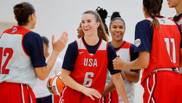 PHOENIX, ARIZONA - JULY 19: Sabrina Ionescu #6 of the USA Basketball Women's National Team celebrates with teammates during a WNBA All-Star Game team practice at the Phoenix Mercury Practice Facility on July 19, 2024 in Phoenix, Arizona. NOTE TO USER: User expressly acknowledges and agrees that, by downloading and or using this photograph, User is consenting to the terms and conditions of the Getty Images License Agreement. Alex Slitz/Getty Images/AFP (Photo by Alex Slitz / GETTY IMAGES NORTH AMERICA / Getty Images via AFP)