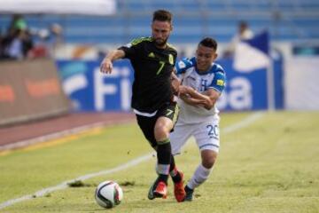 El balón se pela fuerte por las bandas.