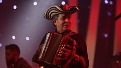 Egidio Cuadrado, acordeonero de Carlos Vives, recibir&aacute; premio en los Latin Grammy. El artista colombiano ser&aacute; homenajeado por su legado musical.