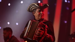 Egidio Cuadrado, acordeonero de Carlos Vives, recibir&aacute; premio en los Latin Grammy. El artista colombiano ser&aacute; homenajeado por su legado musical.