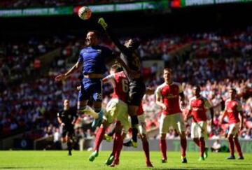 Arsenal se impuso por 1-0 al Chelsea, con gol de Oxlade-Chamberlain; y se quedó con la FA Community Shield por segundo año consecutivo.