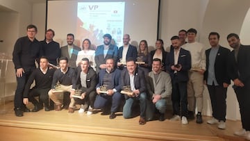 La foto de familia de los premiados en la Gala VIP Deportivo 2023.