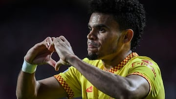 Liverpool&#039;s Colombian midfielder Luis Diaz celebrates after scoring his team&#039;s third goal during the UEFA Champions League quarter final first leg football match between SL Benfica and Liverpool FC at the Luz stadium in Lisbon on April 5, 2022. 