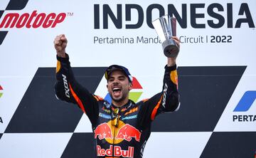 Miguel Oliveira celebrando la victoria en el Gran Premieo de Indonesia.

