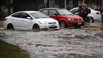 Lluvia en Santiago: qué calles están cortadas hoy, desvíos y zonas peligrosas en la Región Metropolitana