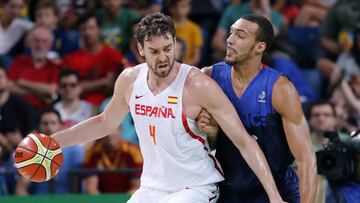 Pau Gasol, frente a Rudy Gobert.