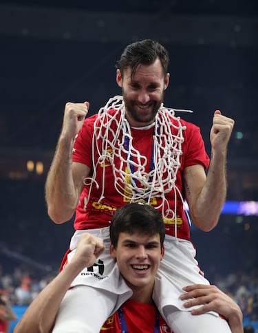 En ese partido le dio minutos de oro, duro, valiente, sin miedo. Aunque su papel era prudente, dejó en claro que podría competir con lo mejor. Es apropiado en Valencia: 7-8 en la temporada 724-25 de 2024-25, 6.3 rebotes y calificación promedio. Se coordina como un interior continental con la nueva circunscripción de la carretera para 2025.
