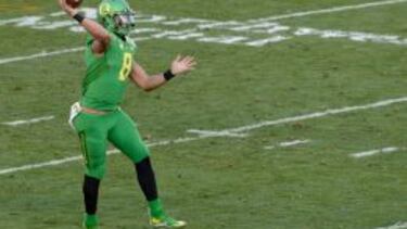 Marcus Mariota tiene mucho talento, pero quizá necesite más tiempo que Wilson para adaptarse a la NFL.