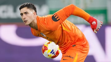 SEVILLA, 05/02/2026.- El guardameta del Atlético, Juan Musso, durante el partido de cuartos de final de la Copa del Rey que Real Betis y Atlético de Madrid disputan este jueves en el estadio de La Cartuja, en Sevilla. EFE/ José Manuel Vidal