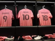 FORT LAUDERDALE, FLORIDA - DECEMBER 06: The jerseys of Luis Su�rez #9, Lionel Messi #10 and Jordi Alba #18 of Inter Miami CF are displayed inside the dressing room prior to the Audi 2025 MLS Cup Final match between Inter Miami CF and Vancouver Whitecaps FC at Chase Stadium on December 06, 2025 in Fort Lauderdale, Florida. Elsa/Getty Images/AFP (Photo by ELSA / GETTY IMAGES NORTH AMERICA / Getty Images via AFP)