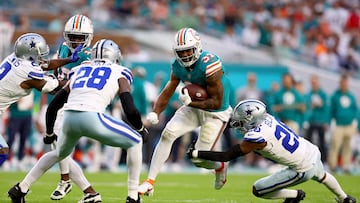 MIAMI GARDENS, FLORIDA - DECEMBER 24: Raheem Mostert #31 of the Miami Dolphins is tackled by DaRon Bland #26 of the Dallas Cowboys during the first half at Hard Rock Stadium on December 24, 2023 in Miami Gardens, Florida. Megan Briggs/Getty Images/AFP (Photo by Megan Briggs / GETTY IMAGES NORTH AMERICA / Getty Images via AFP)