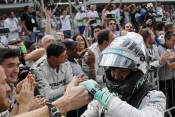 El piloto de Fórmula Uno Nico Rosberg celebrando su victoria en el  Gran Premio de Brasil 