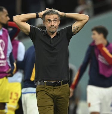 Luis Enrique se lamenta tras caer eliminados por penaltis ante Marruecos en los octavos del Mundial de Qatar 2022.