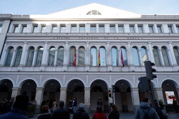 Exterior del Teatro Calderón antes del homenaje a Concha Velasco.