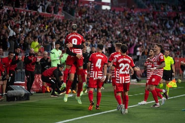 2-0. Taty Castellanos celebra el segundo gol con sus compañeros. El delantero argentino anota en el minuto 23 de partido.