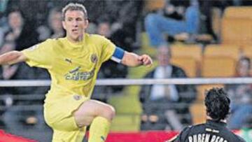 <b>ABATIDO. </b>Arruabarrena le dio el pase a Franco del segundo tanto. Rubén no pudo hacer nada por evitar el pase del 'vasco'.