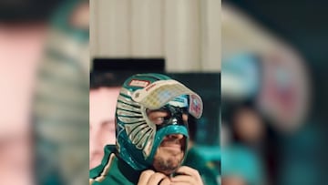 Durante el fin de semana del Gran Premio, el piloto español disfrutó entre risas y bromas junto a sus compañeros de equipo, poniéndose una máscara de luchador representativa a la cultura mexicana.