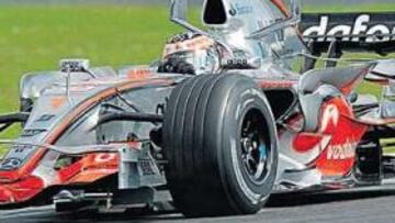 <b>BUENAS SENSACIONES. </b>Hace dos semanas, Alonso y De la Rosa pusieron a punto el McLaren para Silverstone en el circuito inglés y parece que el coche será competitivo.