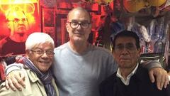 Marcelo Bielsa visitó Chile y anduvo por el centro de Santiago