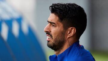 GRAFCAT3764. SANT JOAN DESPÍ (BARCELONA), 13/09/2019.- El delantero uruguayo del FC Barcelona, Luis Suárez al inicio del entrenamiento que realiza la plantilla barcelonista para preparar el próximo partido de liga que disputará