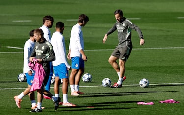 Xabi inaugura su búnker