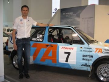 Sebastien Ogier posa con un Volkswagen Golf II Rallye-GTI.