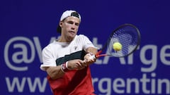 BUENOS AIRES, ARGENTINA - FEBRUARY 14: Diego Schwartzman of Argentina hits a backhand during his Men&#039;s Singles match against Pablo Cuevas of Uruguay during day 5 of ATP Buenos Aires Argentina Open at Buenos Aires Lawn Tennis Club on February 14, 2020 in Buenos Aires, Argentina. (Photo by Marcelo Endelli/Getty Images)