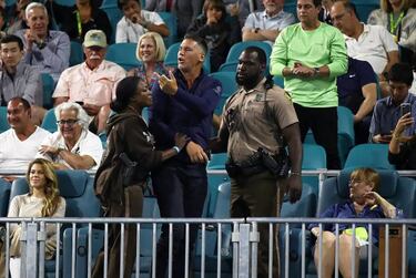 Kyrgios se supera en Miami: l¨ªo con espectador, tiros sin mirar...