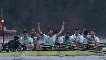 Cambridge celebra su victoria frente a Oxford. 