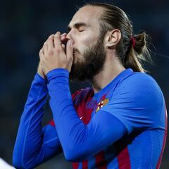 El Valencia congela el ofrecimiento de Mingueza por falta de consenso