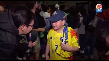 Después de una emocionante espera, los pequeños finalmente recibieron autógrafos y compartieron un momento especial con sus ídolos.