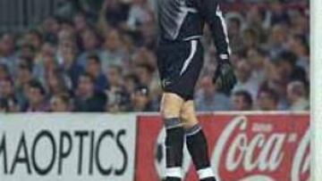 <b>NO SE PRESENTÓ.</b> El guardameta del Barcelona, Víctor Valdés, no se presentó al al entrenamiento del Barcelona B al que debía haber acudido esta mañana y el club le ha citado para que explique las causas.