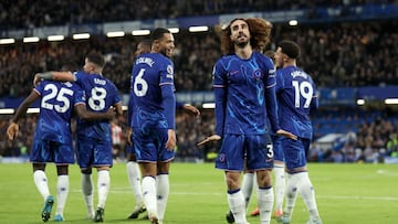 Marc Cucurella, jugador del Chelsea, celebra su gol anotado ante el Brentford.