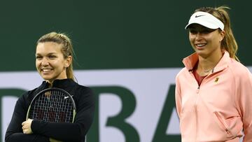 Ons Jabeur, Simona Halep y Paula Badosa, durante una exhibici¨®n en el torneo de Indian Wells 2022.