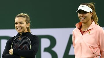 Ons Jabeur, Simona Halep y Paula Badosa, durante una exhibición en el torneo de Indian Wells 2022.