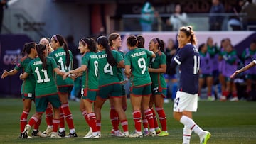 LOS ANGELES, CALIFORNIA - MARCH 03: Mexico celebrates a goal against Paraguay in the second half during the quarterfinals of 2024 Concacaf W Gold Cup at BMO Stadiumat BMO Stadium on March 03, 2024 in Los Angeles, California.   Ronald Martinez/Getty Images/AFP (Photo by RONALD MARTINEZ / GETTY IMAGES NORTH AMERICA / Getty Images via AFP)