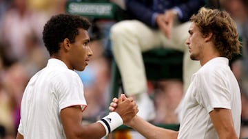 Aliassime y Zverev se saludan en Wimbledon.