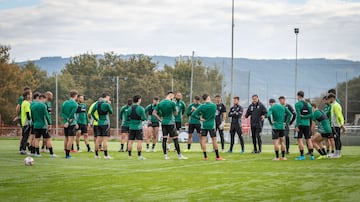 La confeccin de la plantilla del Racing de Ferrol, en entredicho.