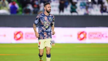 Miguel Layún durante el calentamiento con el América