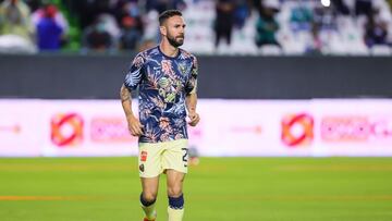 Miguel Lay&uacute;n durante el calentamiento con el Am&eacute;rica