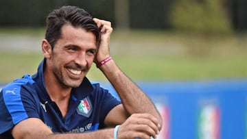 Buffon durante el entrenamiento de Italia.