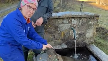 Aida Rodrigo, ganadera: “Estamos locos de contentos porque hayan hecho esta rampa para ranas, 241.000 euros de inversión”