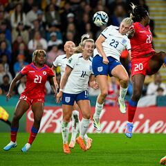 Inglaterra gana sin brillo