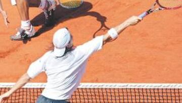 <b>TAN SÓLO UN SET. </b>Ferrer acusó el cansancio acumulado en el partido ante Gaudio y sólo pudo plantar cara a Nadal en el primer set.