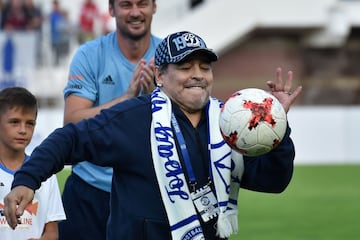 El argentino Diego Armando Maradona ha asumido la presidencia del Dinamo Brest, club de la liga bielorrusa con el que firmó antes de la Copa Mundial un contrato por tres temporadas. El argentino se dedicará a consultar al club en temas organizativos y asuntos deportivos, desde fichajes a la gestión de la academia del Dinamo. 