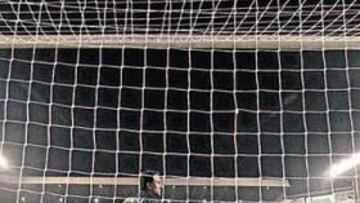 <b>DEBUT DE ENSUEÑO. </b>Susaeta marcó a César de falta en su primera aparición en San Mamés. También había marcado en el Camp Nou.