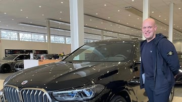 La increíble colección de coches de Michael van Gerwen: ojo a su primer vehículo