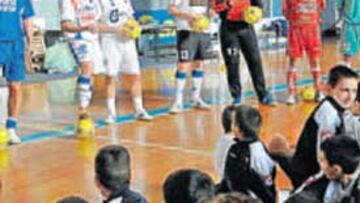 <b>CON SUS ÍDOLOS. </b>400 niños en la 'Cita con las Estrellas' en Lugo.