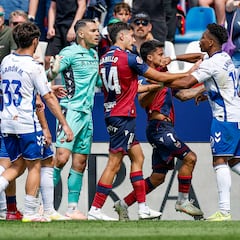 Cabello encabeza la lista de bajas en Elche